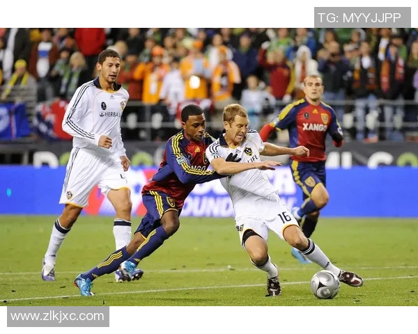 盐湖城与曼联激战成平局双方精彩表现引发球迷热议